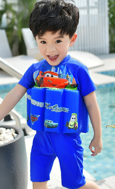 Colete Flutuador Infantil Relâmpago McQueen | Segurança e Diversão para os Pequenos Heróis da Água!
